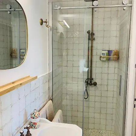 Quaint In Tranquil Setting Holiday home *