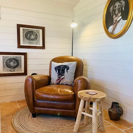 Holiday home Quaint In Tranquil Setting *