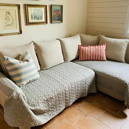Holiday home Quaint In Tranquil Setting