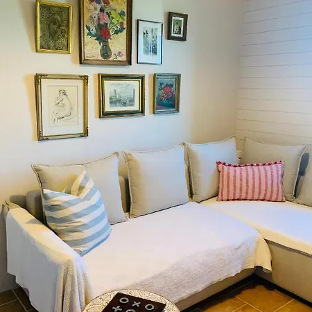 Quaint In Tranquil Setting Frausseilles